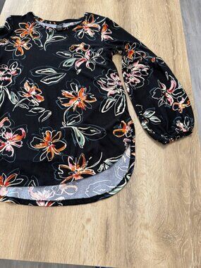 Lily Women's L/XL Black Floral Tunic Blouse Round Neck 3/4 Sleeve Ruffle